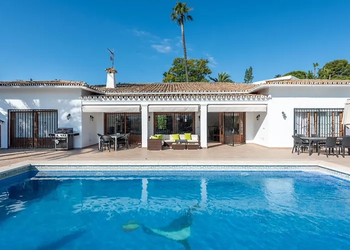 Villa Casa La Concha - Luxury 6 Bedroom Villa In Marbella, Beautiful Mountain View, Heated Swimming Pool, 15Min Walk To Puerto Banus Beaches, Sleeps Up To 12
